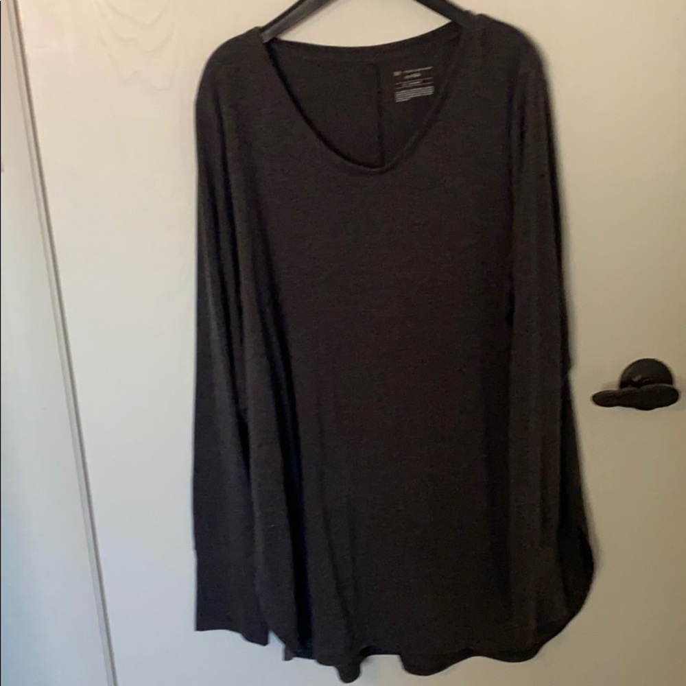 V neck workout shirt